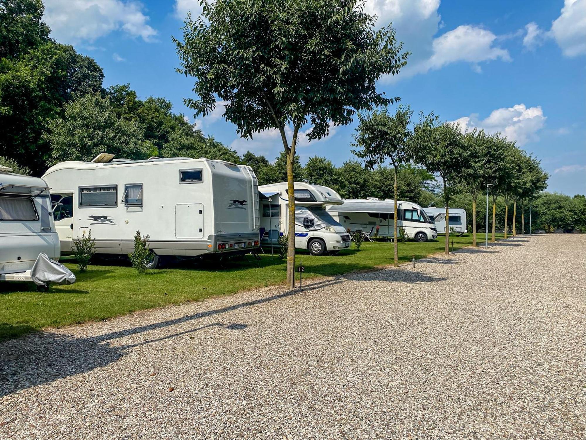 Seregnér Agricamping - Adults Only 18 - solo piazzole libere per camper, tende e roulotte Monzambano Exterior foto