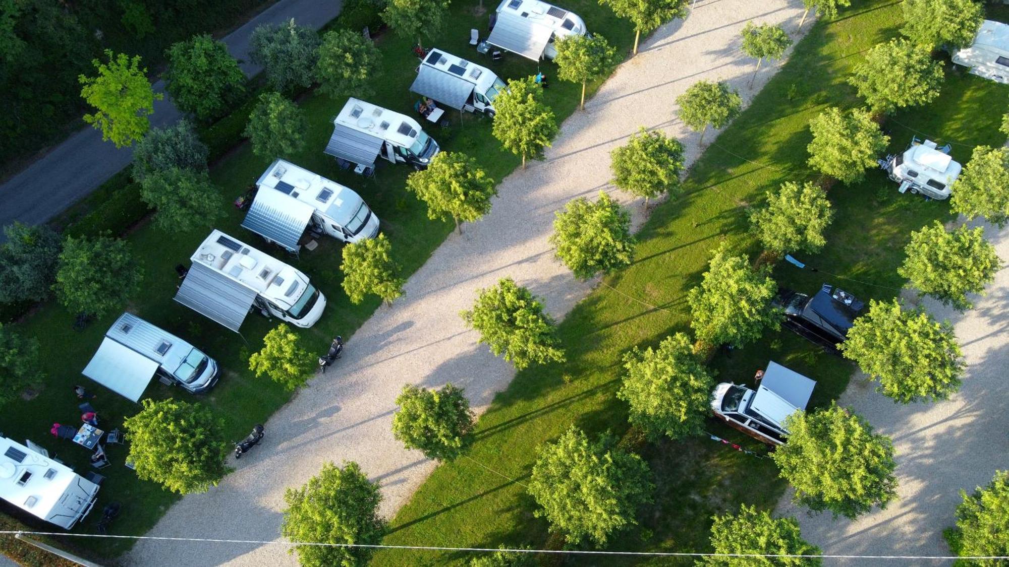 Seregnér Agricamping - Adults Only 18 - solo piazzole libere per camper, tende e roulotte Monzambano Exterior foto